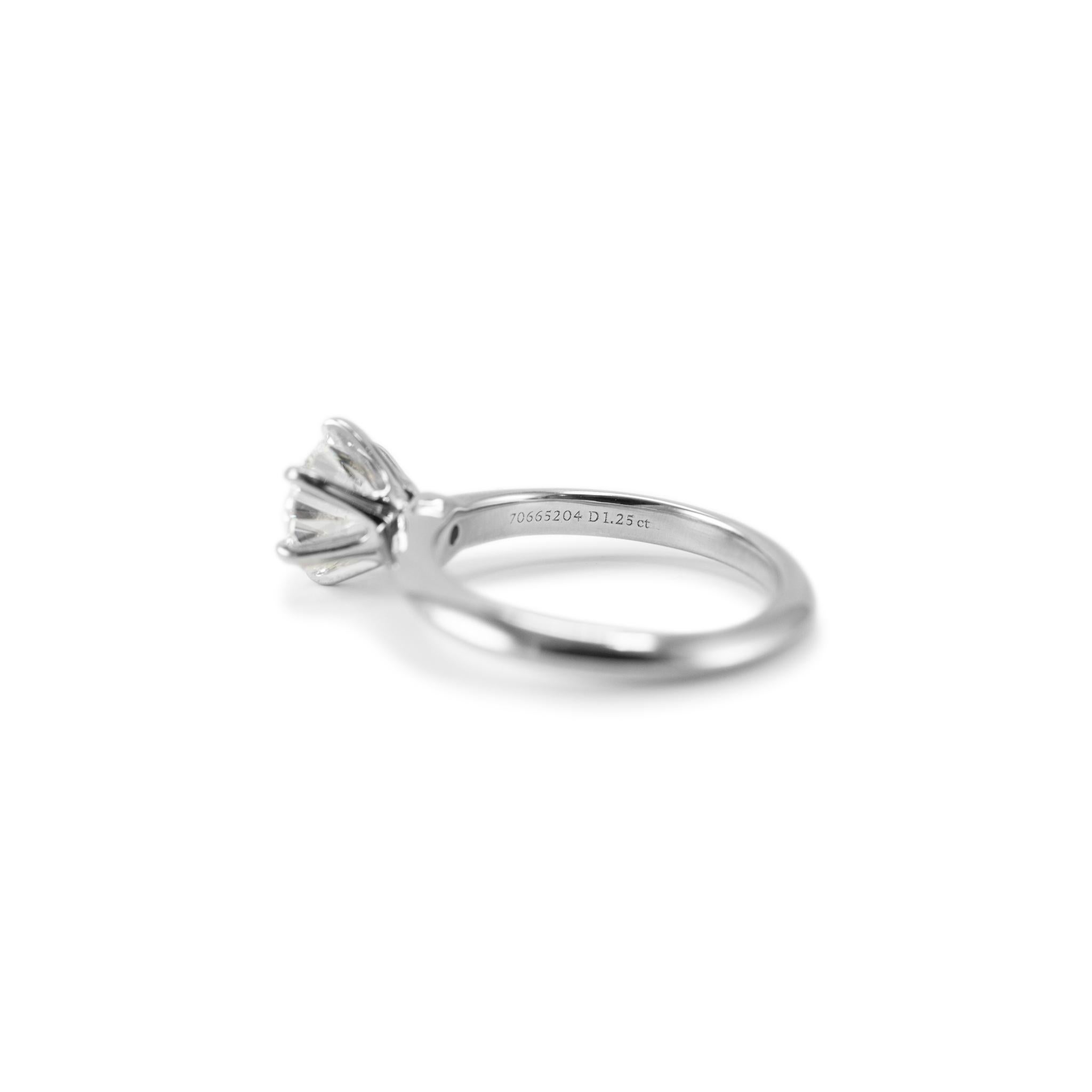 Tiffany & Co. Anillo de compromiso de diamantes redondo H VVS2 de 1,25 ct en platino en venta 1