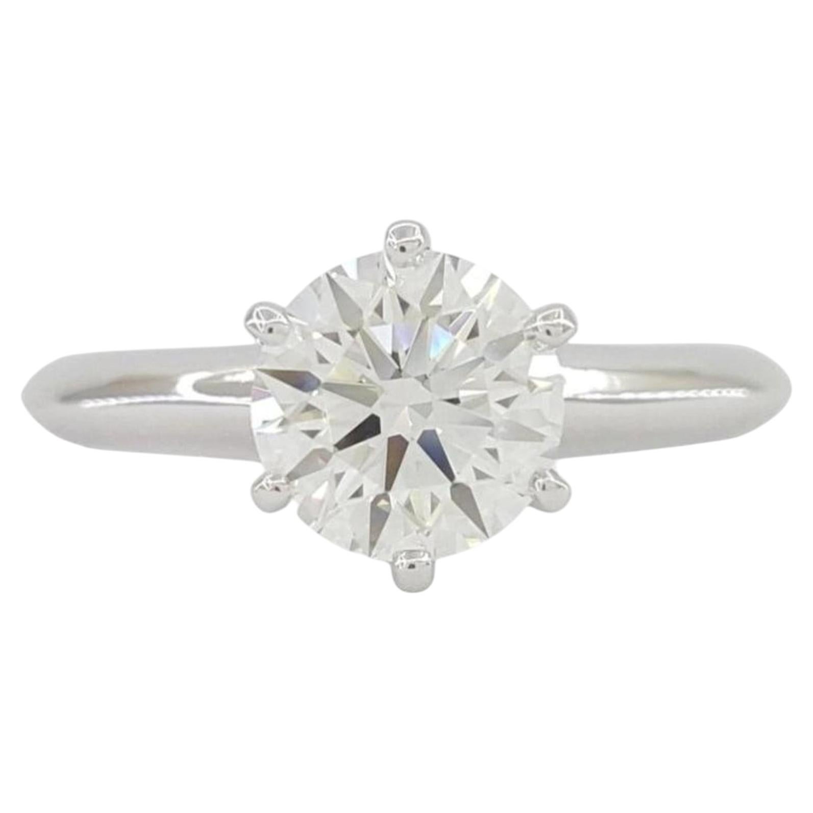 Tiffany & Co. Bague de fiançailles en platine avec diamant rond brillant de 1,70 carat