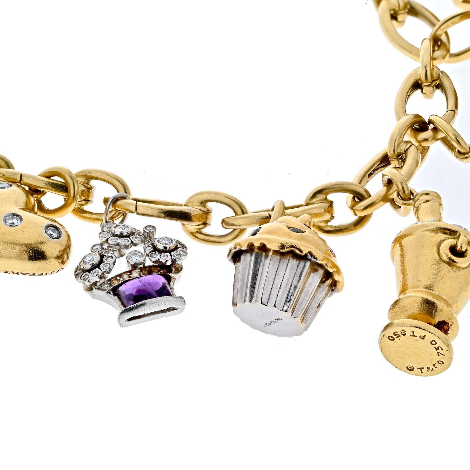 Tiffany & Co. Charm-Armband aus Platin und 18 Karat Gelbgold mit Edelsteinen und Diamanten (Moderne) im Angebot