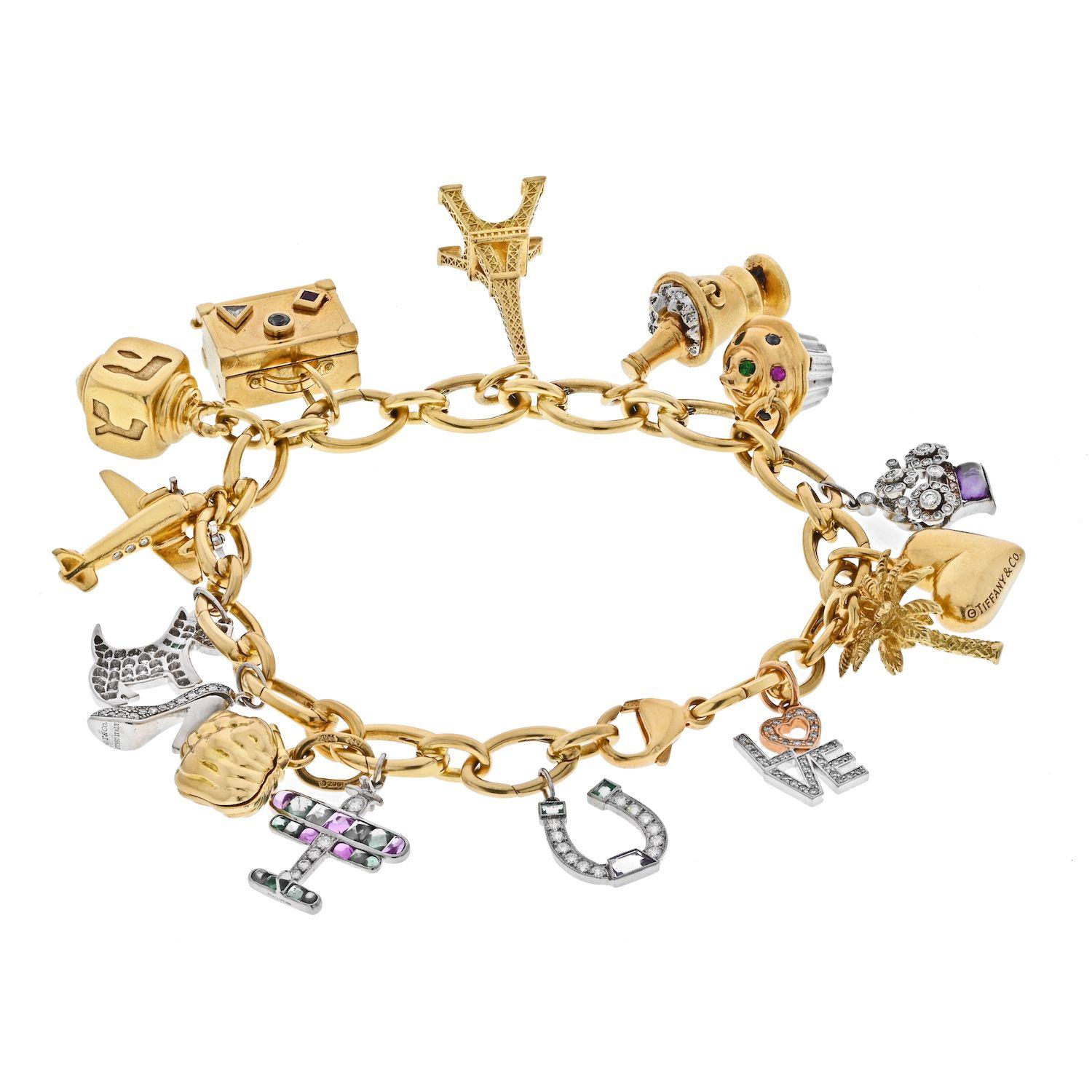 Tiffany & Co. Charm-Armband aus Platin und 18 Karat Gelbgold mit Edelsteinen und Diamanten (Rundschliff) im Angebot