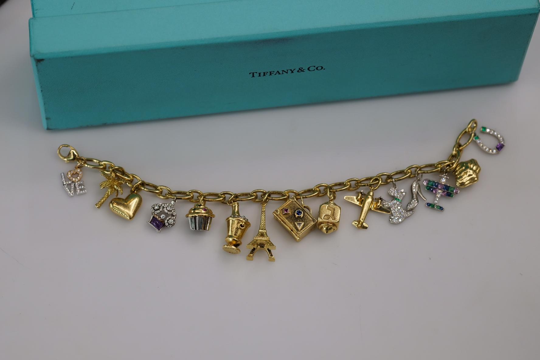 Taille ronde Tiffany & Co. Bracelet à breloques en platine et or jaune 18 carats avec pierres précieuses et diamants en vente