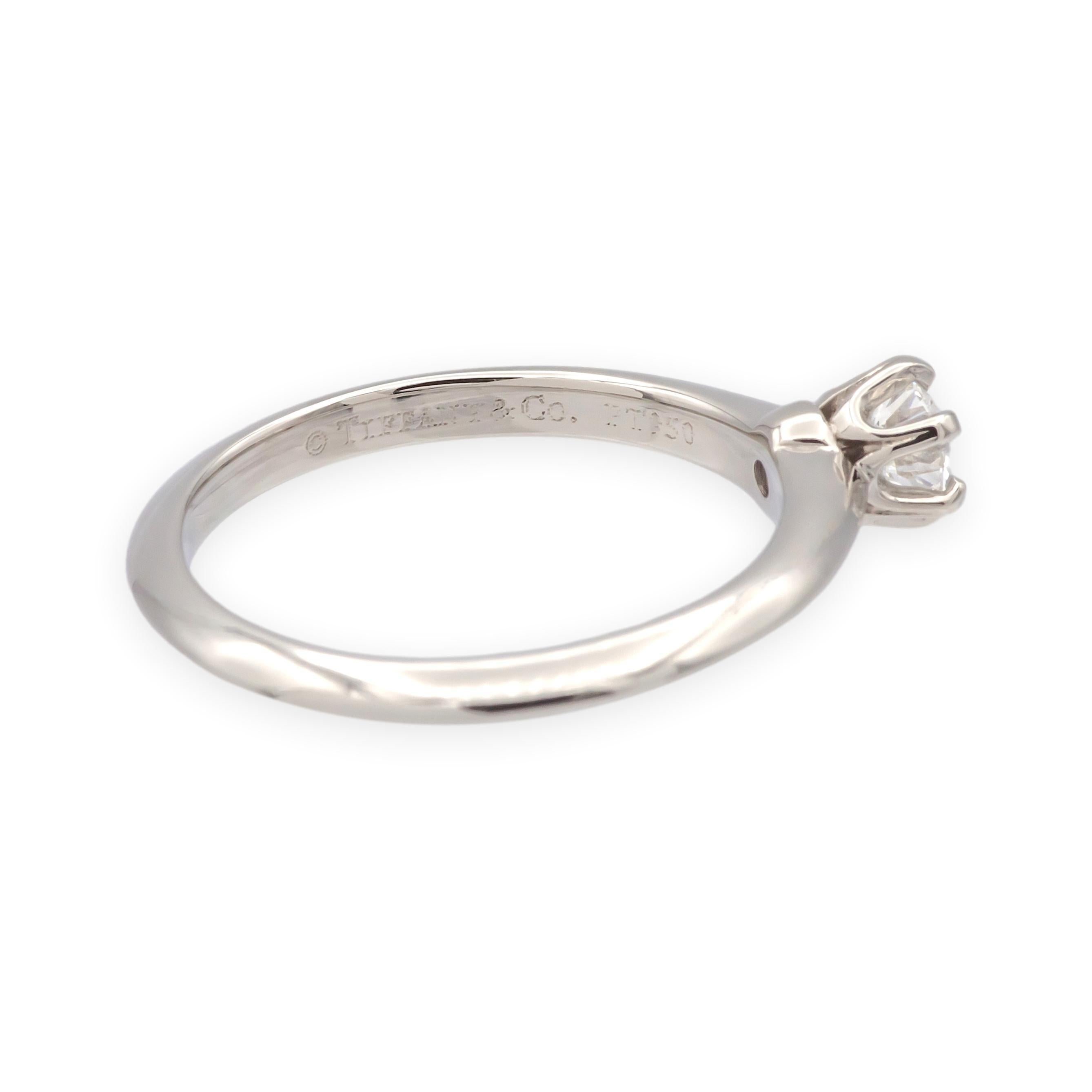 Tiffany & Co. Bague de fiançailles solitaire en platine avec diamant rond de 0,21 ct D VVS1 Excellent état - En vente à New York, NY
