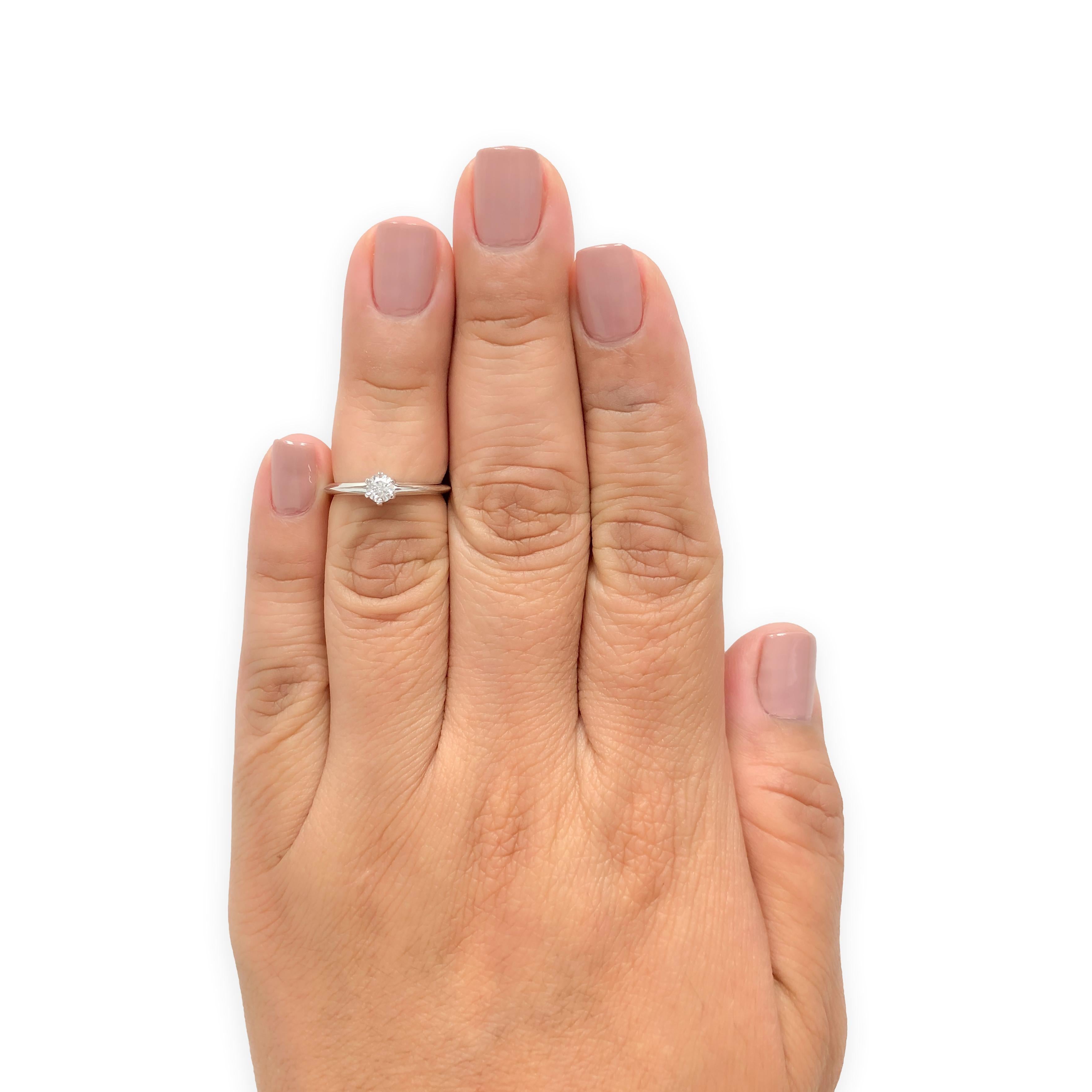 Tiffany & Co. Bague de fiançailles solitaire en platine avec diamant rond de 0,21 ct D VVS1 en vente 1