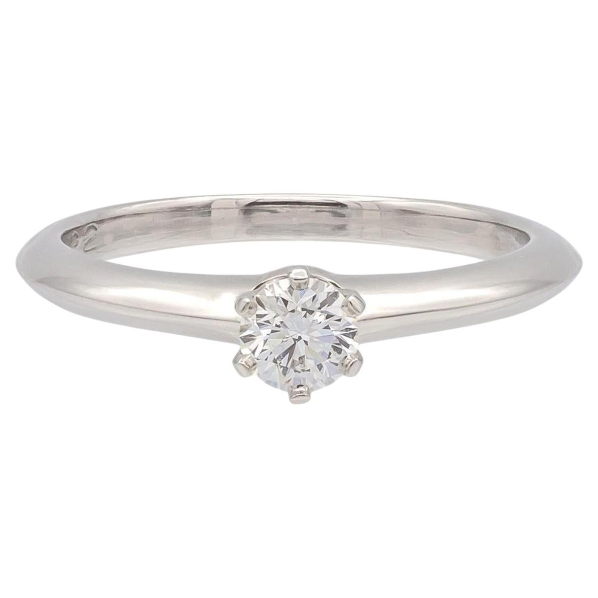 Tiffany & Co. Bague de fiançailles solitaire en platine avec diamant rond de 0,21 ct D VVS1 en vente