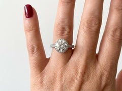 Tiffany & Co. Anello di fidanzamento con diamante aureolato in platino da 2,11 carati 3X