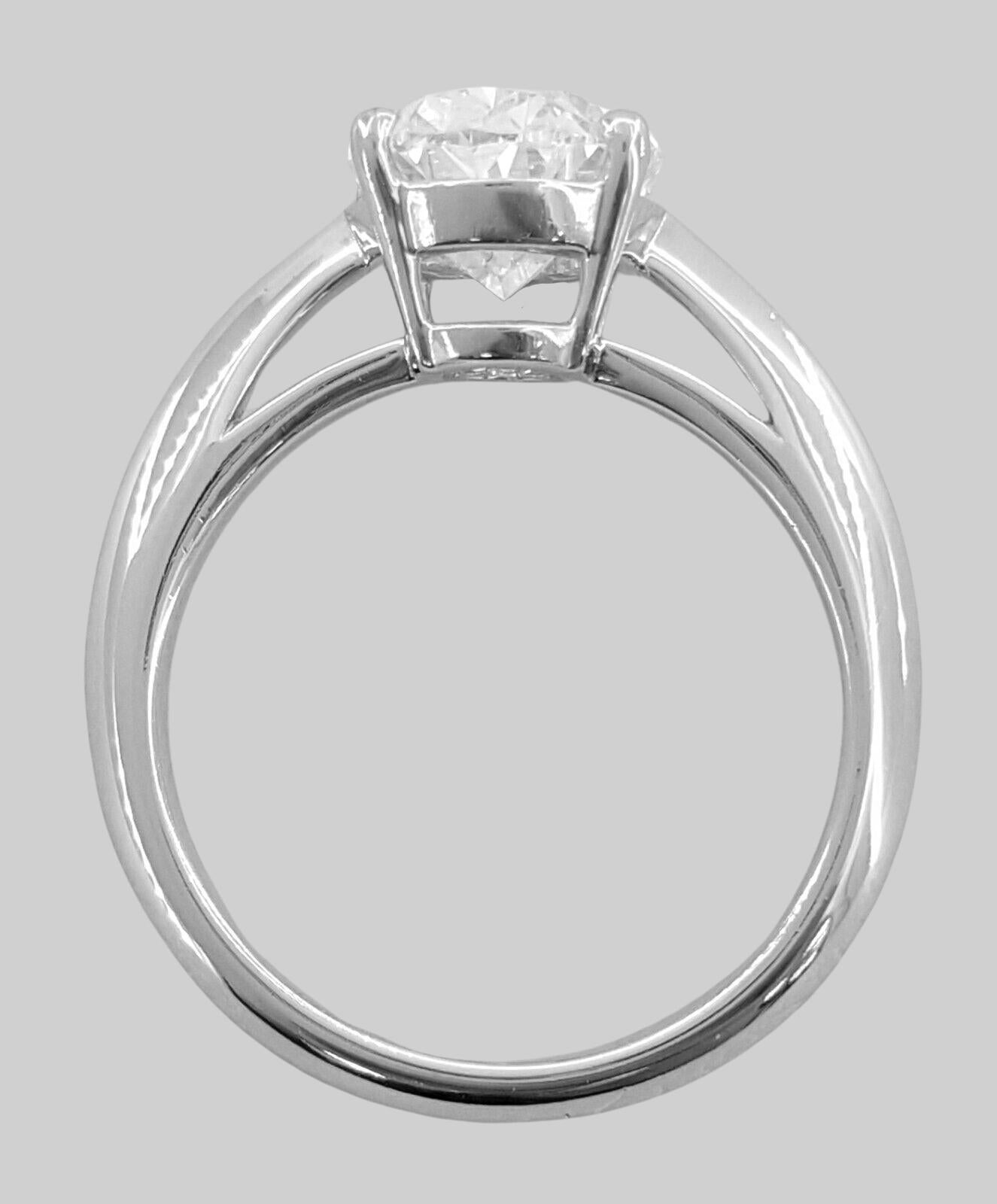 Tiffany & Co. Platinum 2.14 ct Oval Cut Diamond Solitaire Engagement Ring. 



The ring weighs 5.2 grams, size 4.5, the center is a Natural Oval Cut diamond weighing 2.14 ct, I in color, VS1 in clarity. The center stone has a Excellent Cut, Very