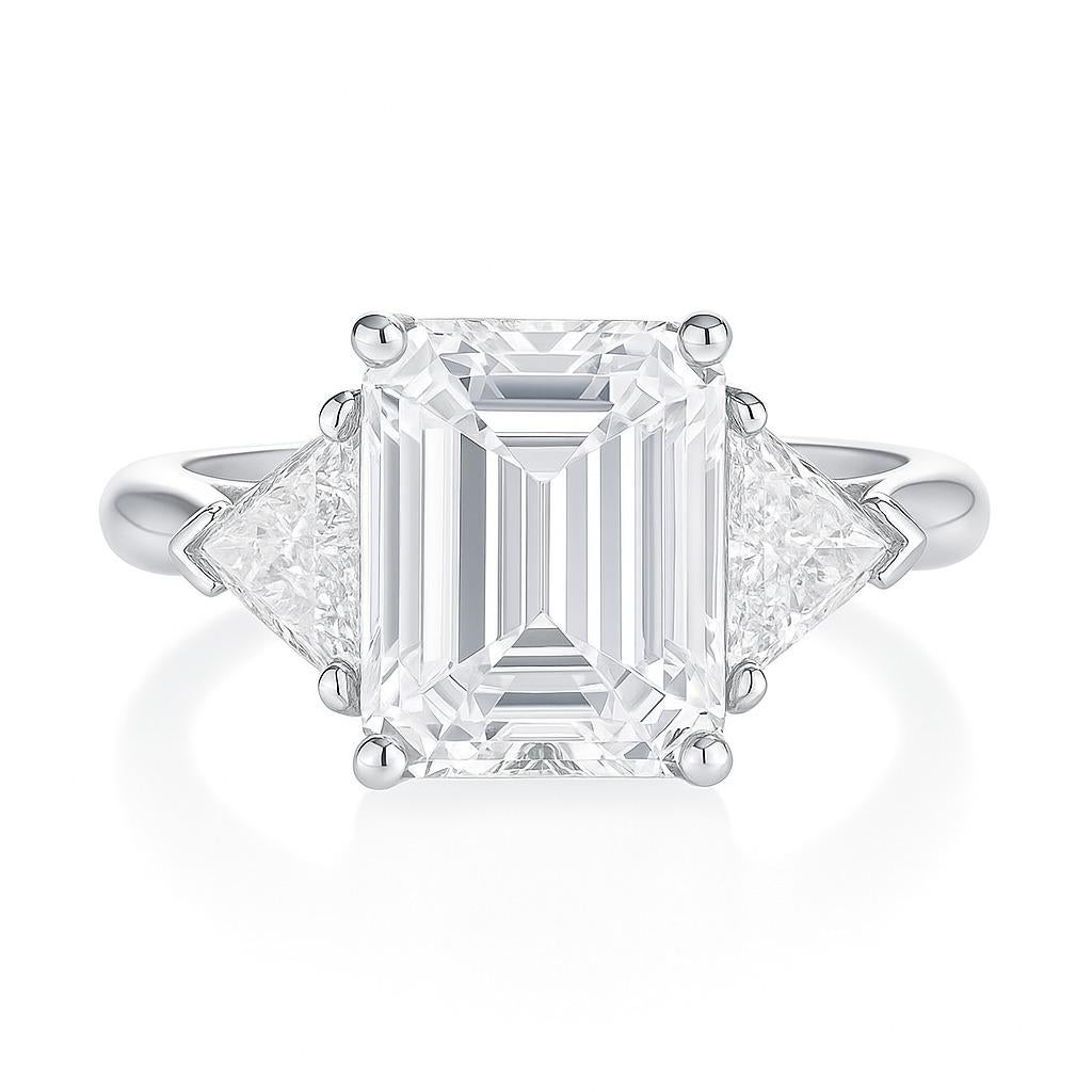 Tiffany & Co. Anillo de compromiso de platino con diamantes talla esmeralda de 2,26 quilates Moderno en venta