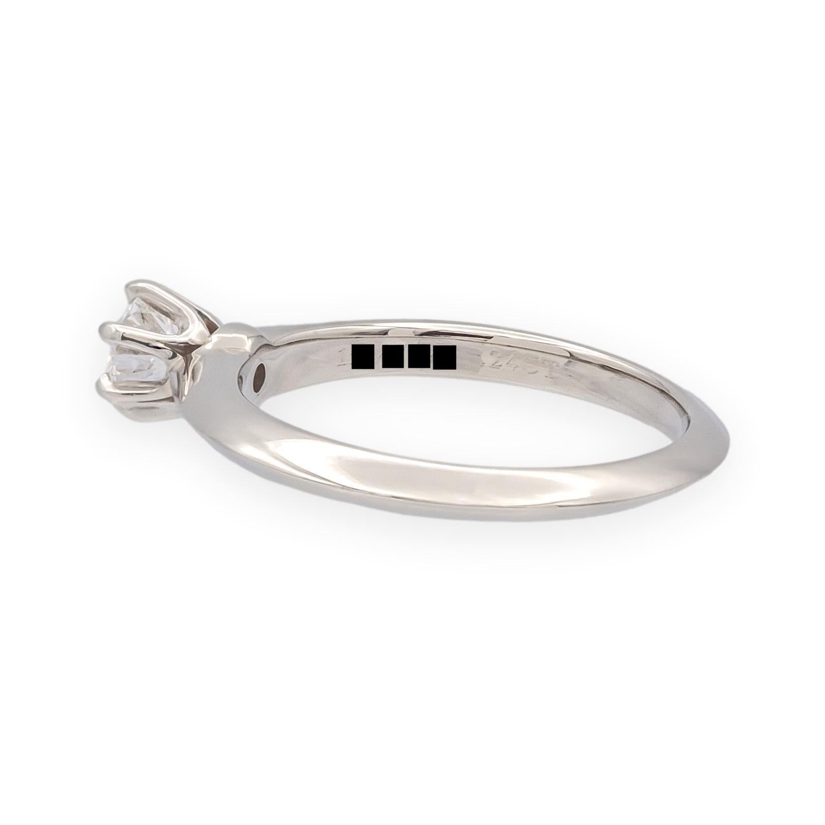 Contemporain Tiffany & Co. Bague de fiançailles solitaire en platine avec un diamant de 0,24 ct D VVS2 en vente