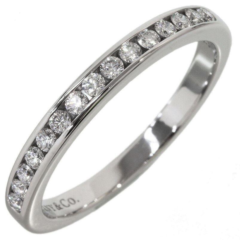 TIFFANY & Co. Alianza de Platino 2.5mm Medio Círculo Diamante 5.5

Metal: Platino
Tamaño: 5.5
Ancho de banda: 2.5 mm 
Diamante: 15 diamantes brillantes redondos, peso total en quilates 0,24
Sello: ©TIFFANY&CO. PT950
Estado: Excelente estado, como