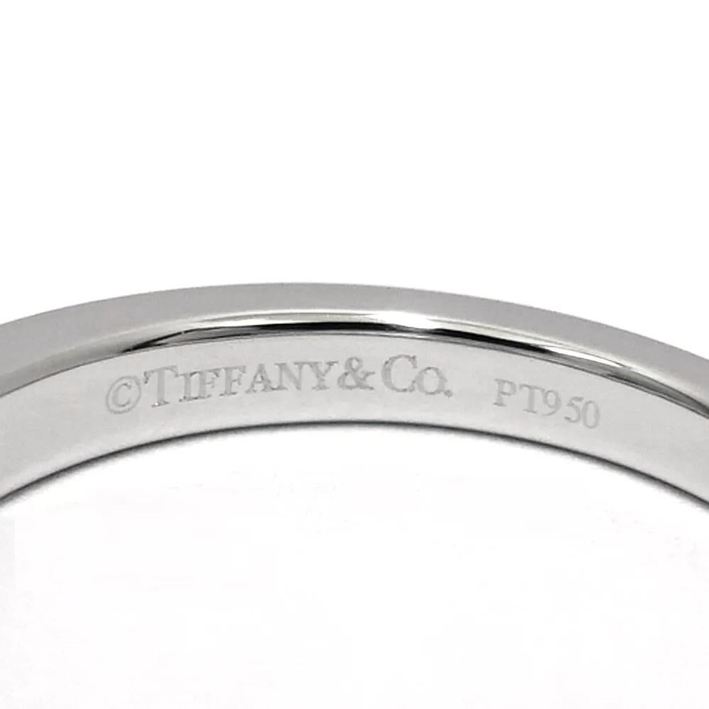 TIFFANY & Co. Anello in platino da 2,6 mm a metà cerchio con diamante taglio principessa 5,5 in vendita 1