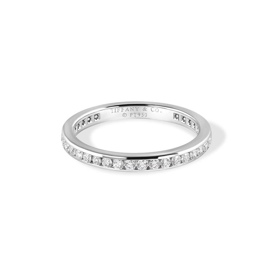 TIFFANY & Co. Alianza de Platino con Diamantes en Círculo Completo de 2 mm 6 Corte redondo en venta