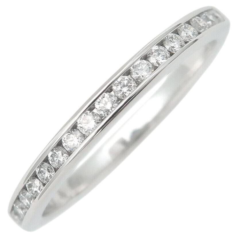 TIFFANY & Co. Anello in platino da 2 mm con diamante a metà cerchio 5,5 in vendita