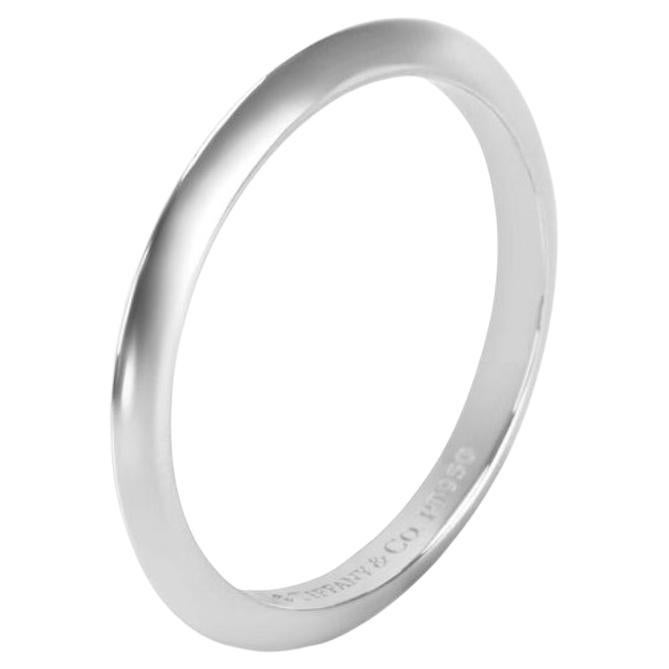 TIFFANY & Co. Platinum 2mm Knife Edge Wedding Band Ring 8 For Sale