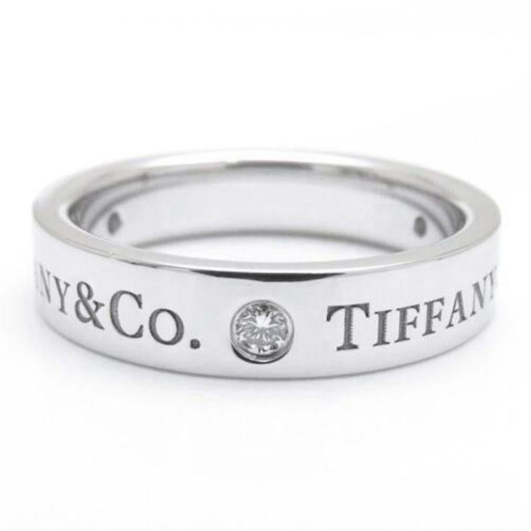 TIFFANY & Co. Alianza de Platino 3 Diamantes 4mm 5 en Nuevo estado para la venta en Los Angeles, CA