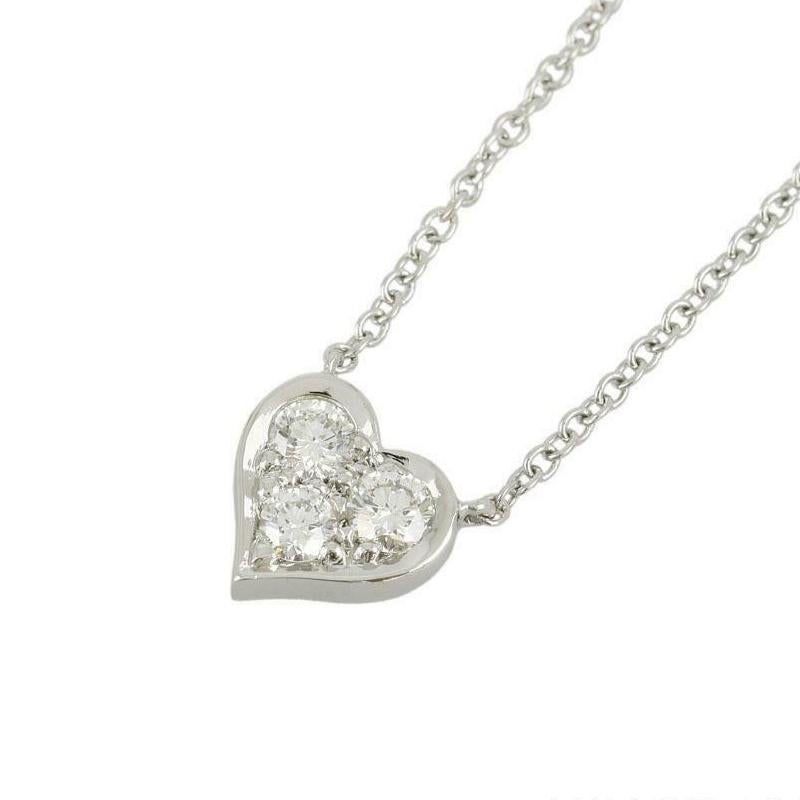 TIFFANY & Co. Collier pendentif cœur en platine à 3 diamants

Métal : Platine
Poids : 3,40 grammes
Chaîne : 16