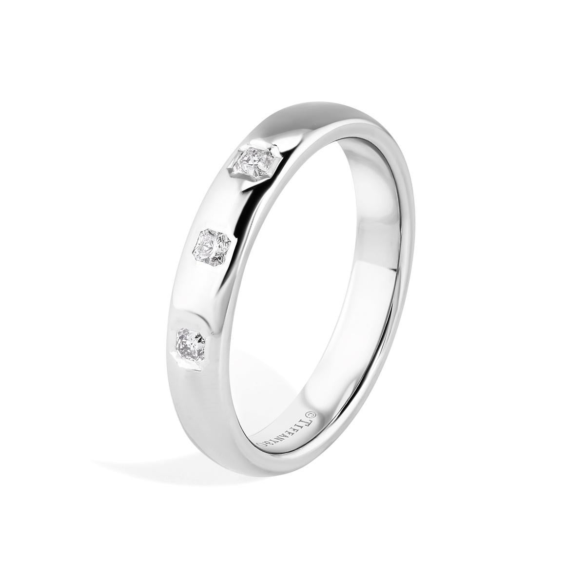 TIFFANY & Co. Anello in platino con 3 diamanti lucidi da 4 mm 5.5 In condizioni ottime in vendita a Los Angeles, CA