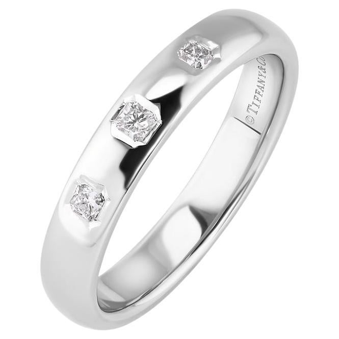 TIFFANY 
Co. Anello in platino con 3 diamanti lucidi da 4 mm 5.5 in vendita