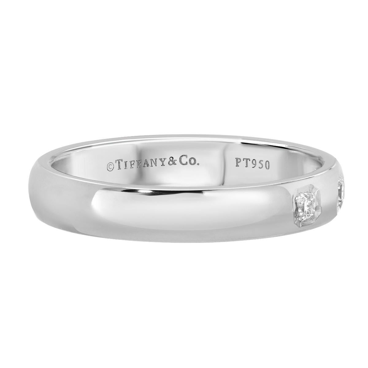 TIFFANY & Co. Anneau de mariage en platine avec 3 diamants Lucida de 4 mm 9 Excellent état - En vente à Los Angeles, CA