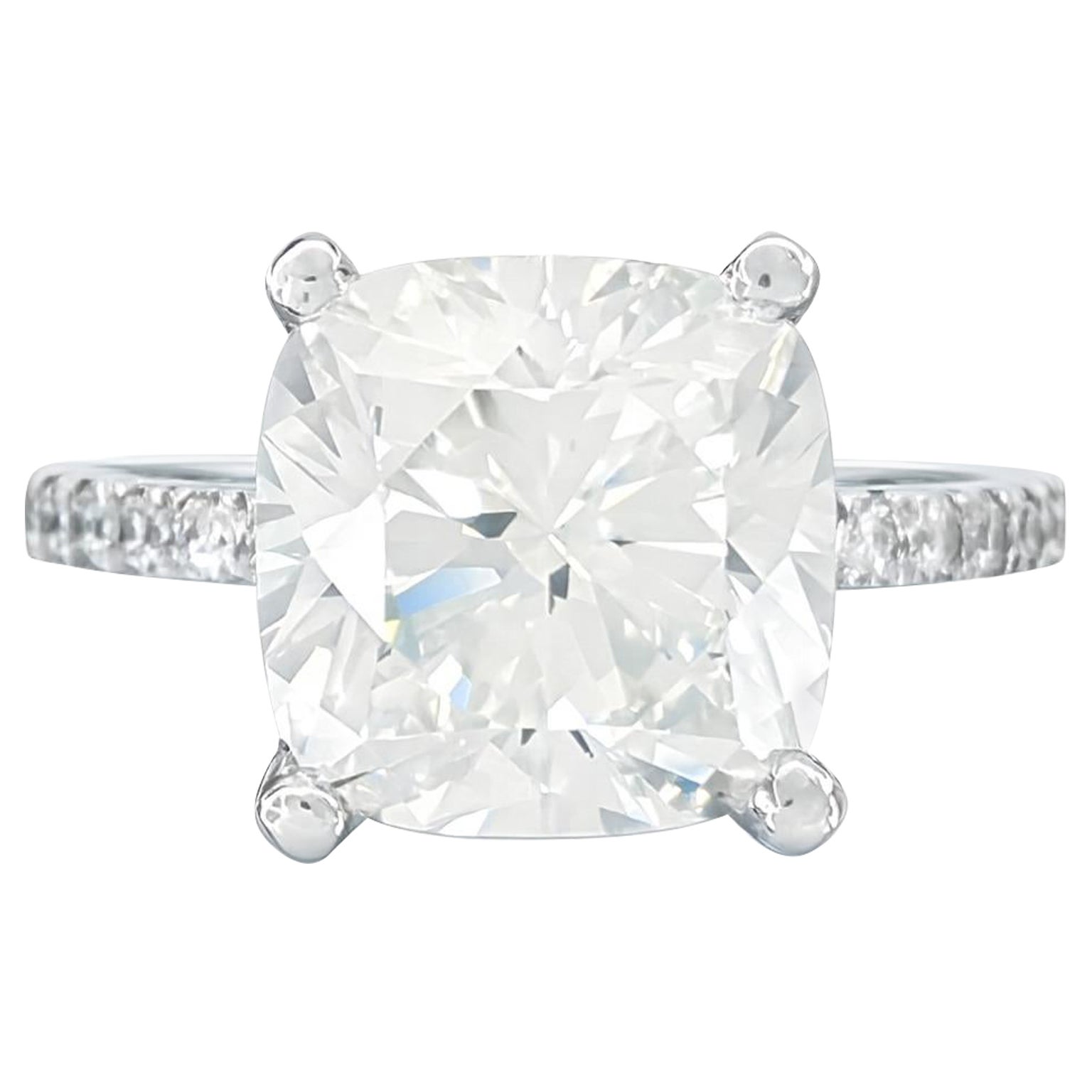 Tiffany 
Co. Anello di fidanzamento in platino con diamante taglio cuscino da 3,18 carati