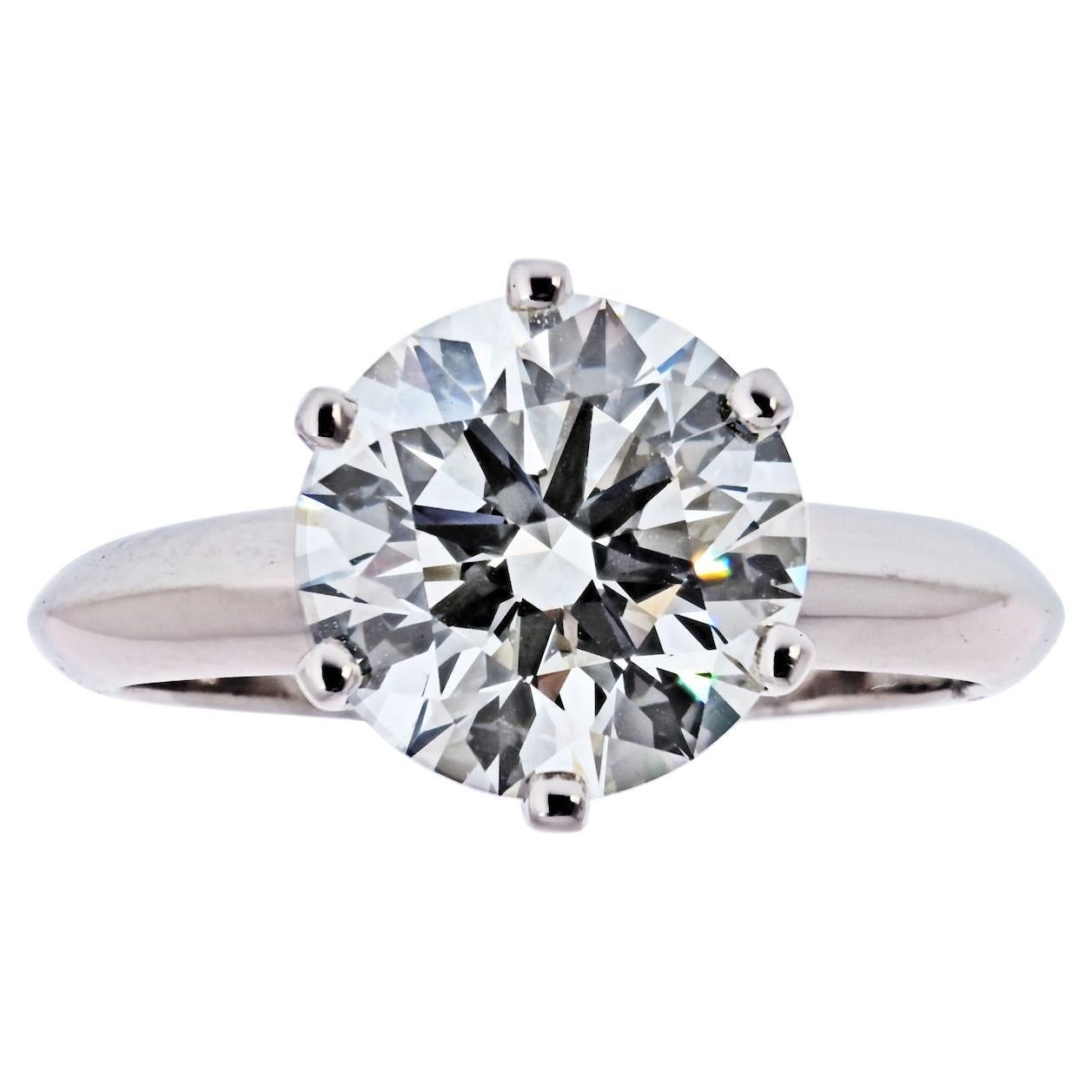 Tiffany
Co, bague de fiançailles en platine avec diamant taille ronde de 3.25 carats