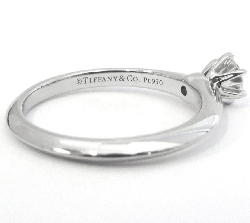Donna Tiffany & Co. Anello di fidanzamento in platino con diamante da 0,40 carati in vendita
