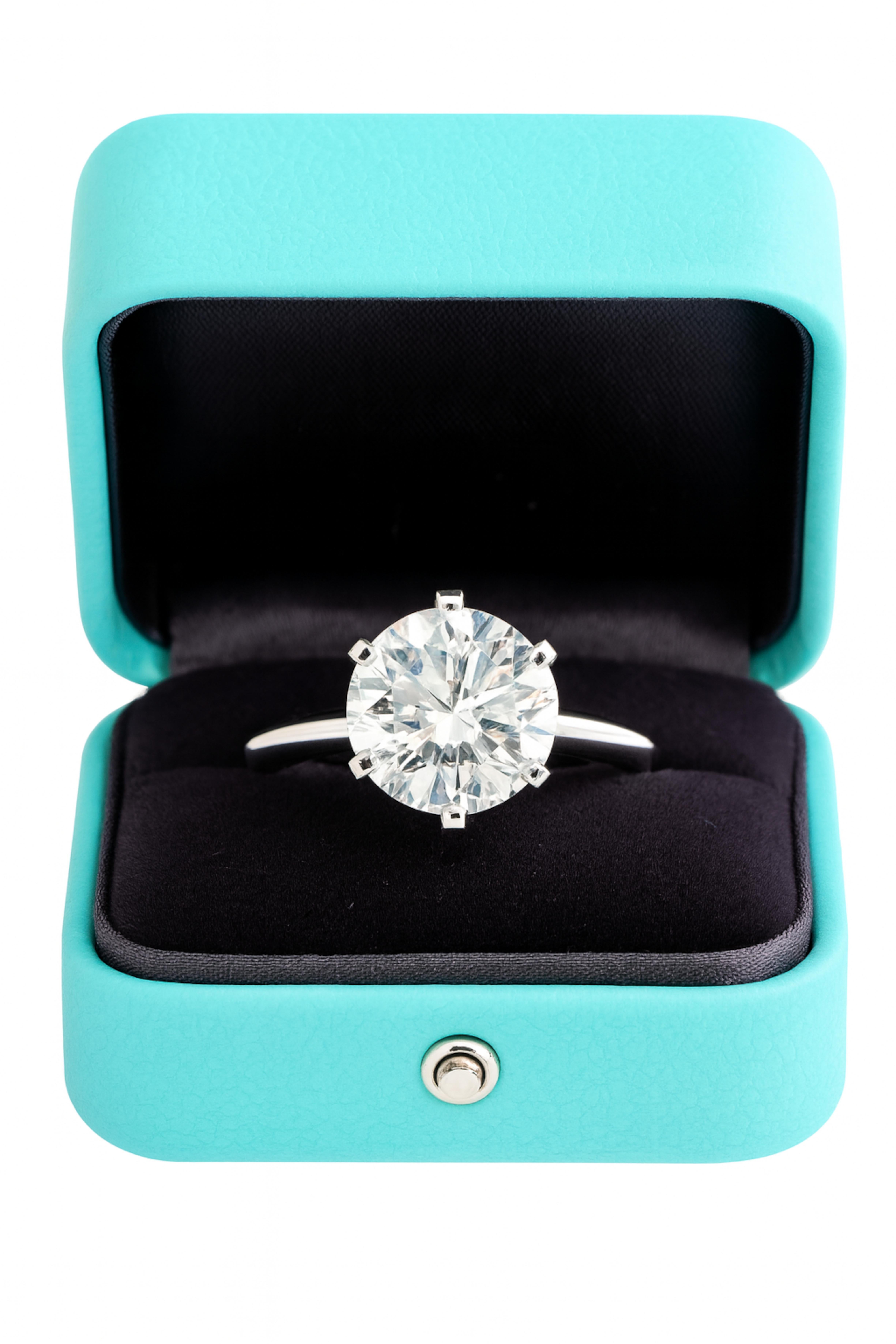 Tiffany & Co. Anello di fidanzamento in platino con diamante taglio rotondo da 3,53 carati In condizioni ottime in vendita a Chicago, IL