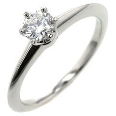 TIFFANY & Co. Anillo de compromiso de diamantes 5,5 en platino de 0,37 ct con certificado
