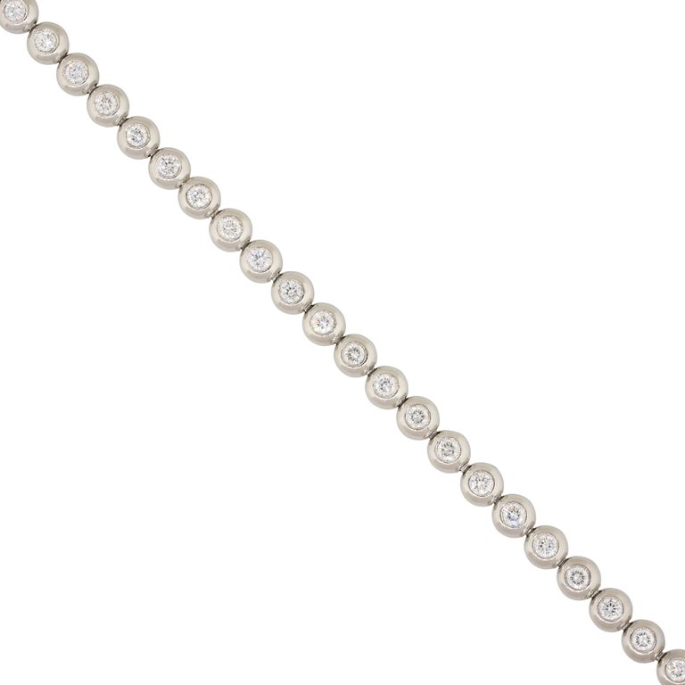 Tiffany and Co. Tennisarmband aus Platin mit 3 Karat Diamanten in  Nussbaum-Lünette im Angebot bei 1stDibs