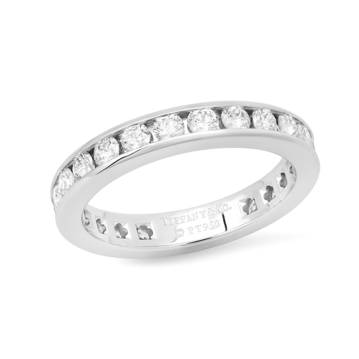 TIFFANY & Co. Anneau de mariage en platine 3mm avec diamant en forme de cercle complet 4.5

Métal : Platine
Taille : 4.5
Largeur de la bande : 3 mm
Poids : 4.20 grammes
Diamant : diamants ronds de taille brillant, poids total en carats de 93.