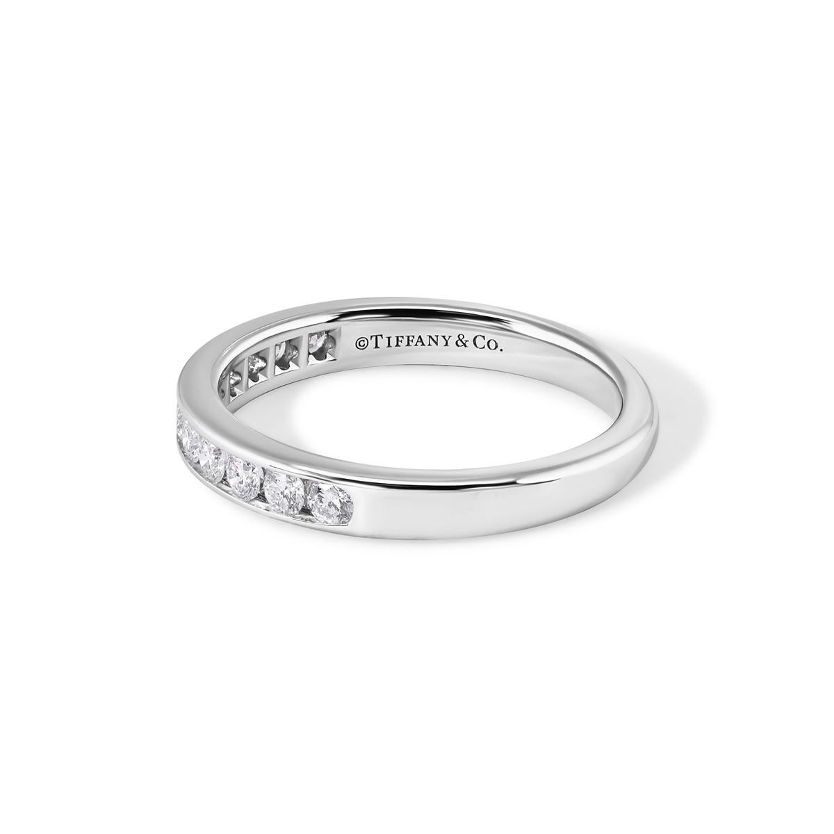 TIFFANY & Co. Anello in platino con diamante a metà cerchio da 3 mm 7 &New In condizioni Nuovo in vendita a Los Angeles, CA
