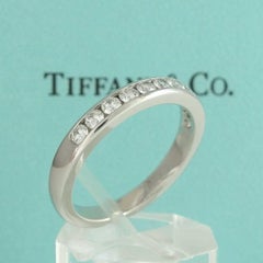 TIFFANY & Co. Anello di platino da 3 mm con diamante a metà cerchio 5