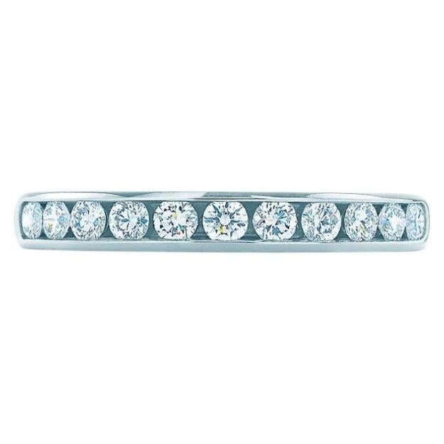 TIFFANY & Co. Anello di platino da 3 mm con diamante a metà cerchio 5 in vendita