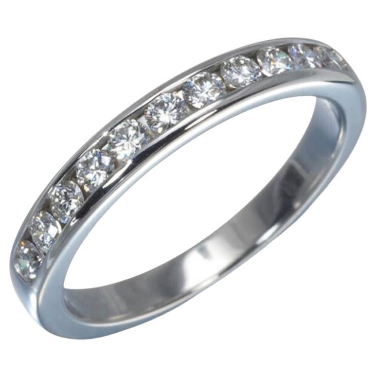 TIFFANY & Co. Anillo de boda de platino con medio círculo de diamantes de 3 mm 5.5
