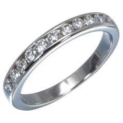 TIFFANY & Co. Anillo de boda de platino con medio círculo de diamantes de 3 mm 5.5