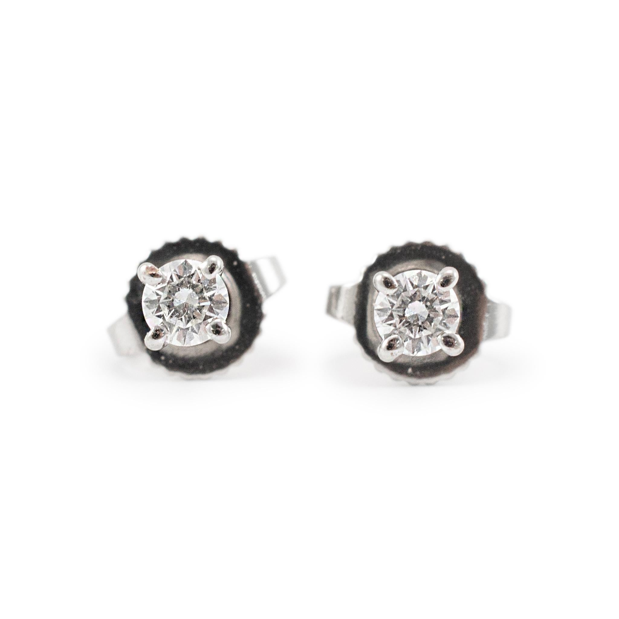 Tiffany & Co. Platin 4-Zinken Solitär 0,27 Karat Diamant-Ohrstecker im Zustand „Hervorragend“ in Houston, TX