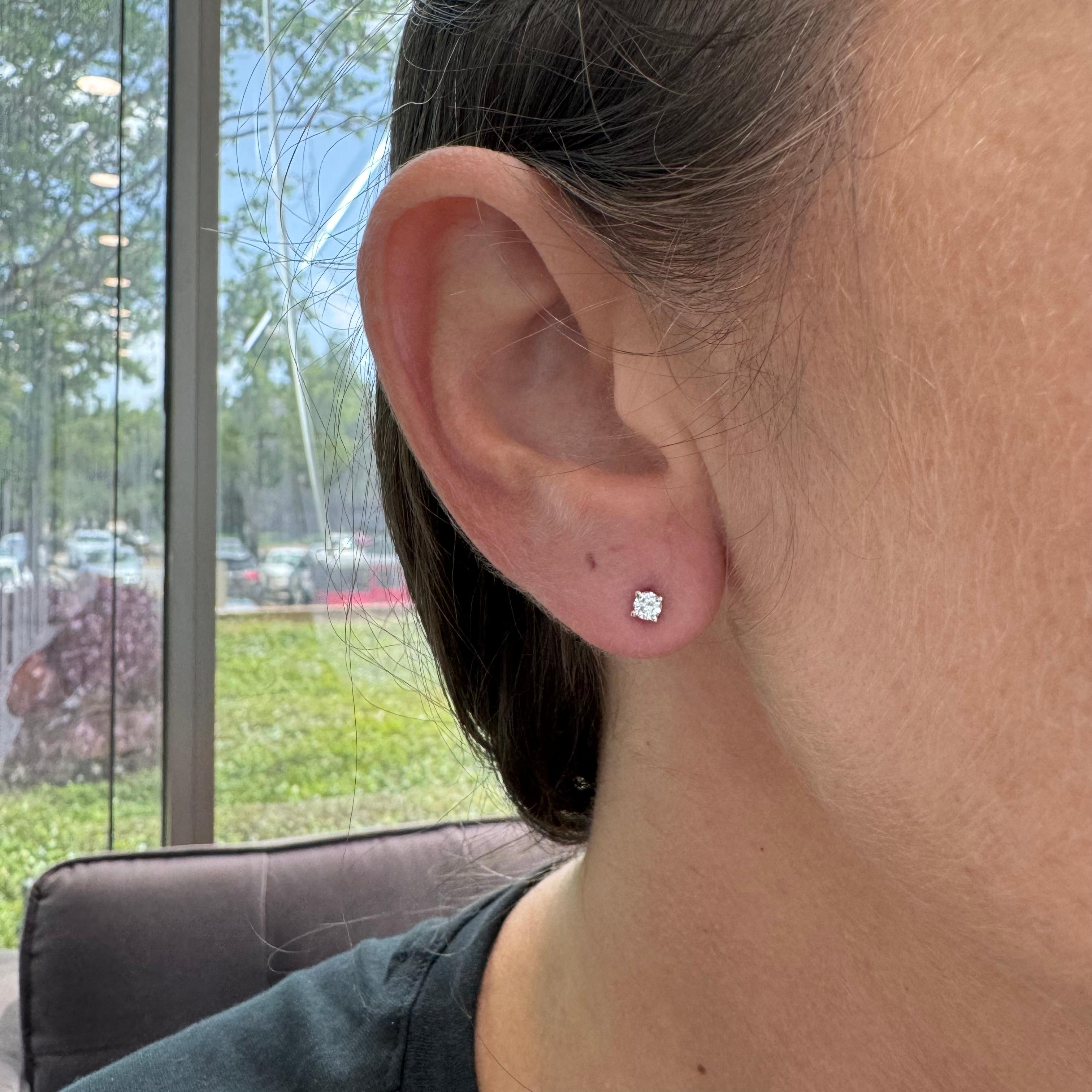 Tiffany & Co. Platin 4-Zinken Solitär 0,27 Karat Diamant-Ohrstecker 3