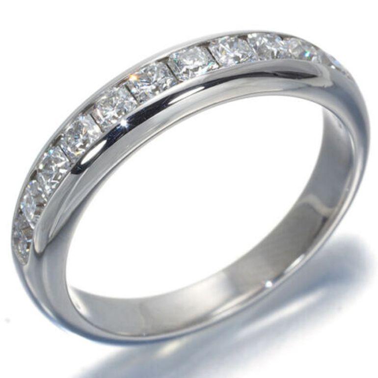 TIFFANY & Co. Anello in platino con diamanti lucidi a mezzo cerchio da 4 mm 5 

Metallo: platino  
Dimensione: 5 
Larghezza della banda: 4 mm
Peso: 5,40 grammi
Diamante: 11 diamanti taglio Lucida
Marchio: ©TIFFANY&Co. LUCIDA  PT950 Pat 5970744 e