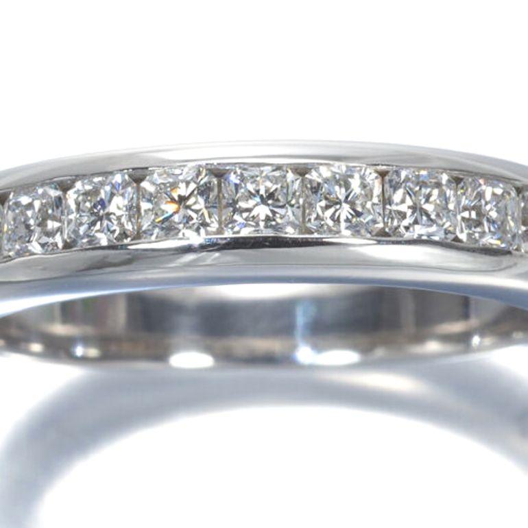 TIFFANY & Co. Anello in platino con diamanti lucidi a mezzo cerchio da 4 mm 5 In condizioni ottime in vendita a Los Angeles, CA