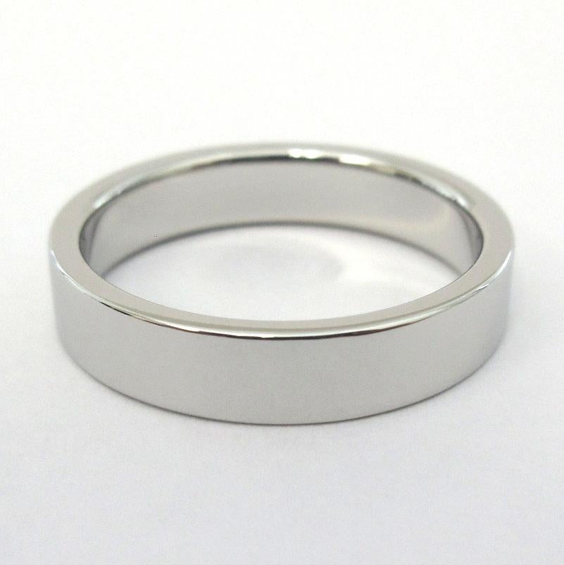 Tiffany & Co. Platinum Wedding Band Ring 7 In Excellent Condition For Sale In Los Angeles, CA