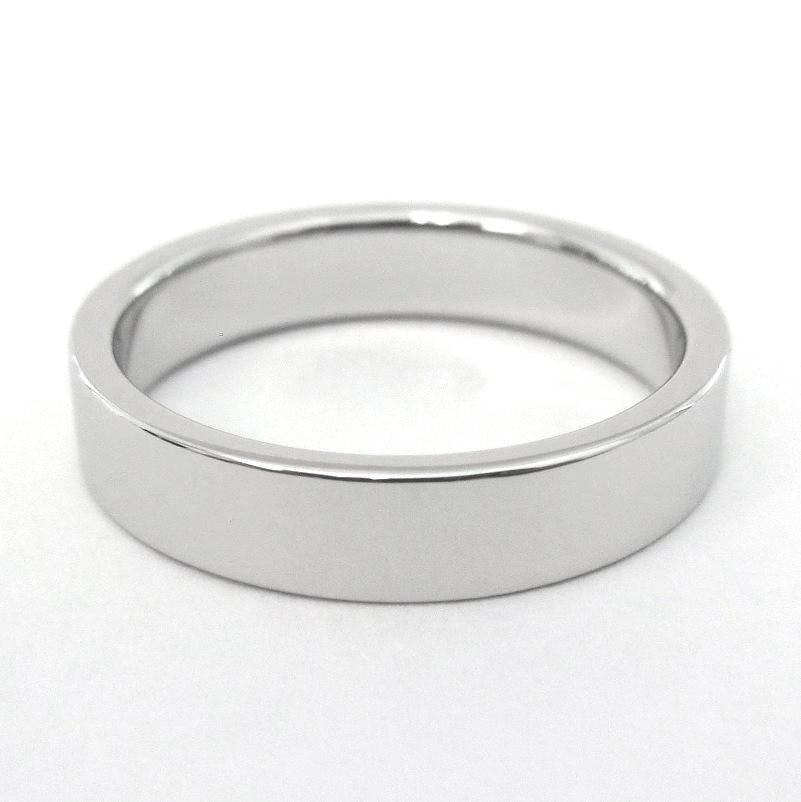 TIFFANY & Co. Platinum 4mm Wedding Band Ring 7 In Excellent Condition For Sale In Los Angeles, CA