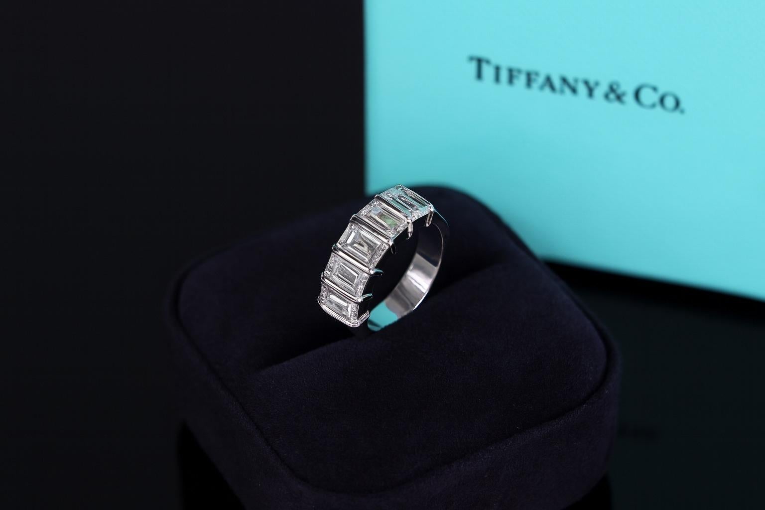 Tiffany & Co. Platinum 5-Stone Emerald Cut Diamond Ring Band In Excellent Condition For Sale In Chicago, IL