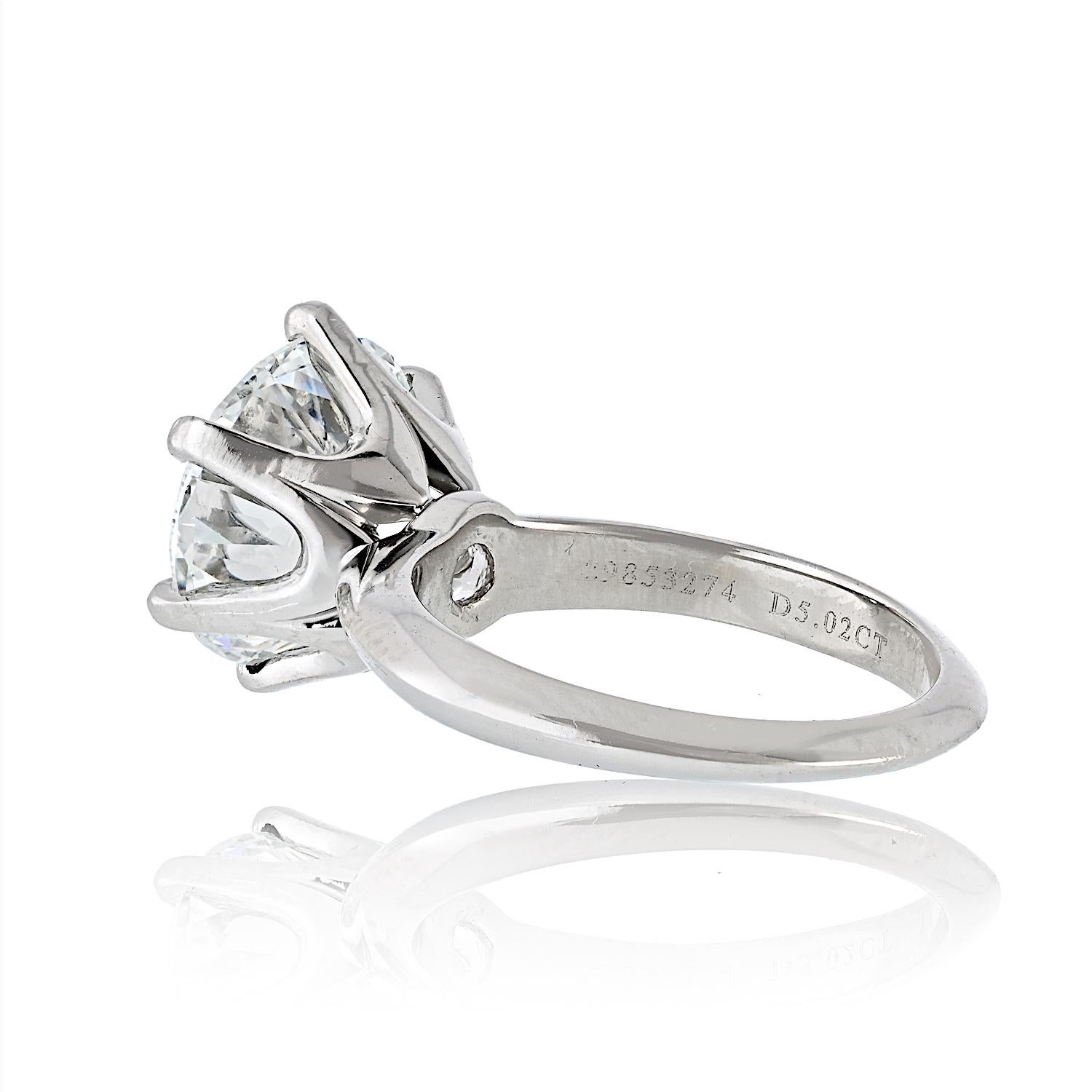 Taglio rotondo Tiffany & Co. Anello di fidanzamento in platino con diamante taglio rotondo da 5,02 carati in vendita