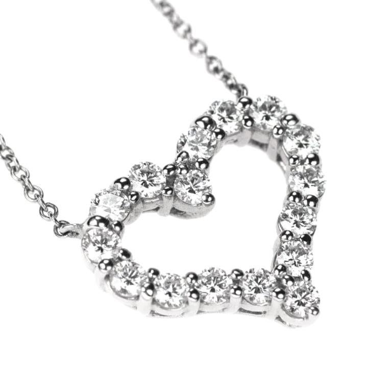 Taille ronde TIFFANY & Co. Collier en platine avec pendentif en forme de cœur et diamant de 54ct en vente