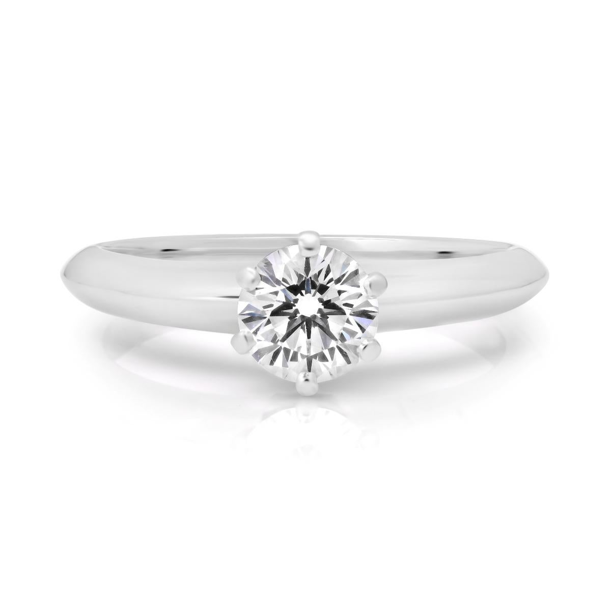 Taille ronde Tiffany & Co. Bague de fiançailles en platine 5,25 avec certificat et diamant de 0,56ct en vente