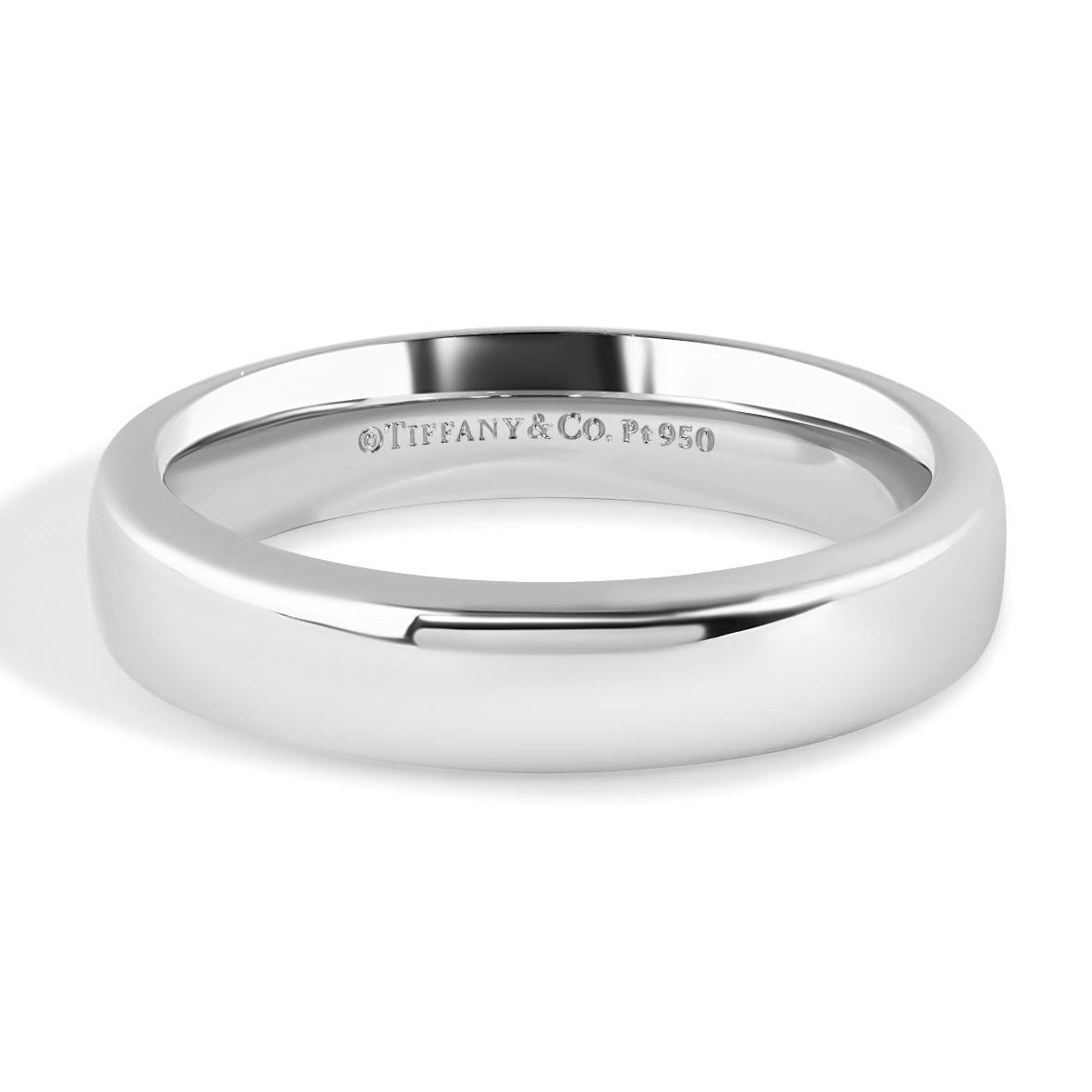 TIFFANY & Co. Anneau de mariage en platine 5mm 9

Métal : Platine 
Taille : 9
Largeur de la bande : 5mm
Poids : 13.70 grammes
Poinçon : ©TIFFANY&CO. Pt950
Condit : Excellent état, comme neuf.

Authenticité garantie