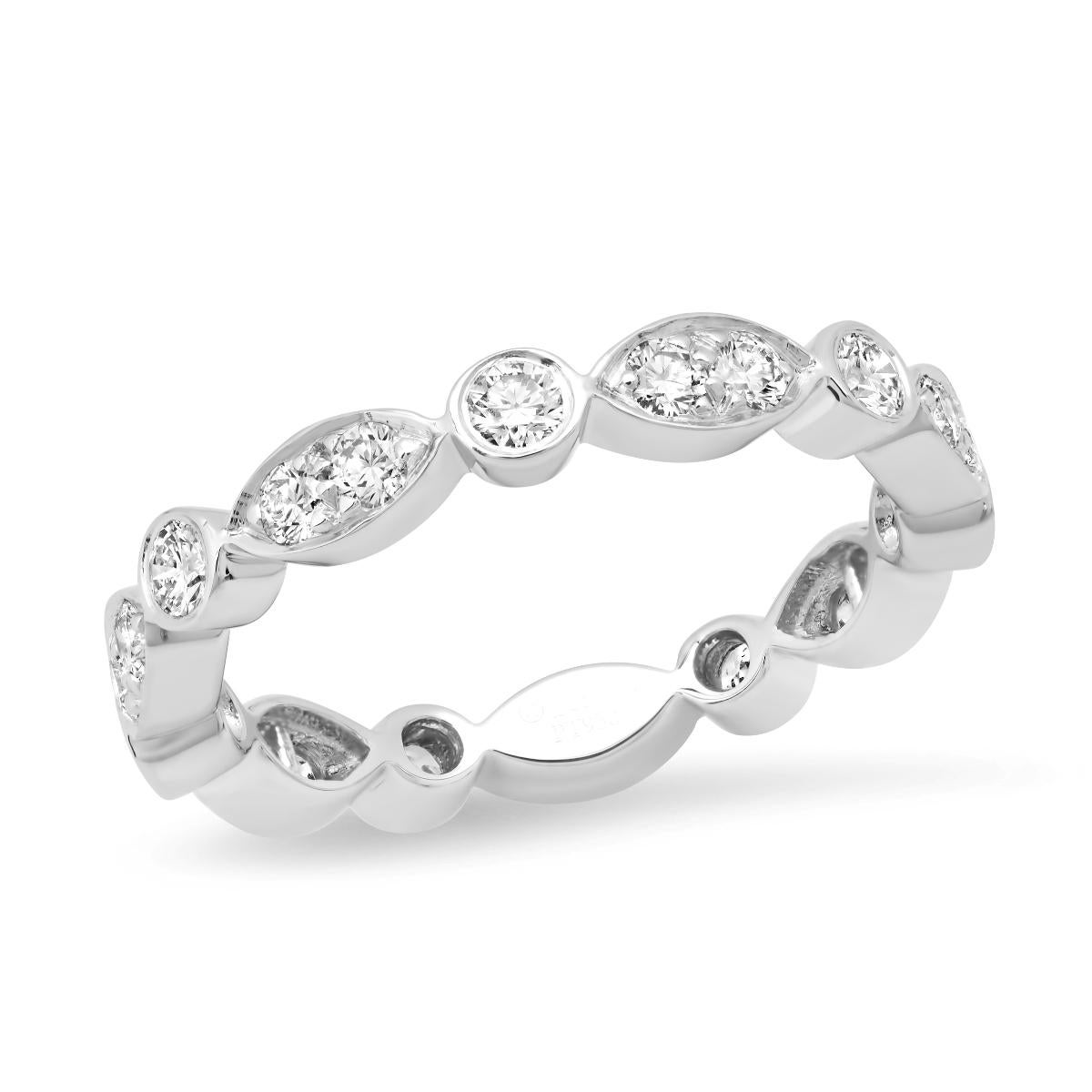 TIFFANY & Co. Anillo Jazz Platino .62ct Diamante 5.5

Metal: Platino  
Tamaño: 5.5
Peso: 3.60 gramos
Diamante: diamantes brillantes redondos, peso total en quilates 0,62 
Sello: ©T&Co. PT950
Estado: Nuevo, viene con la caja de Tiffany 
Valor: