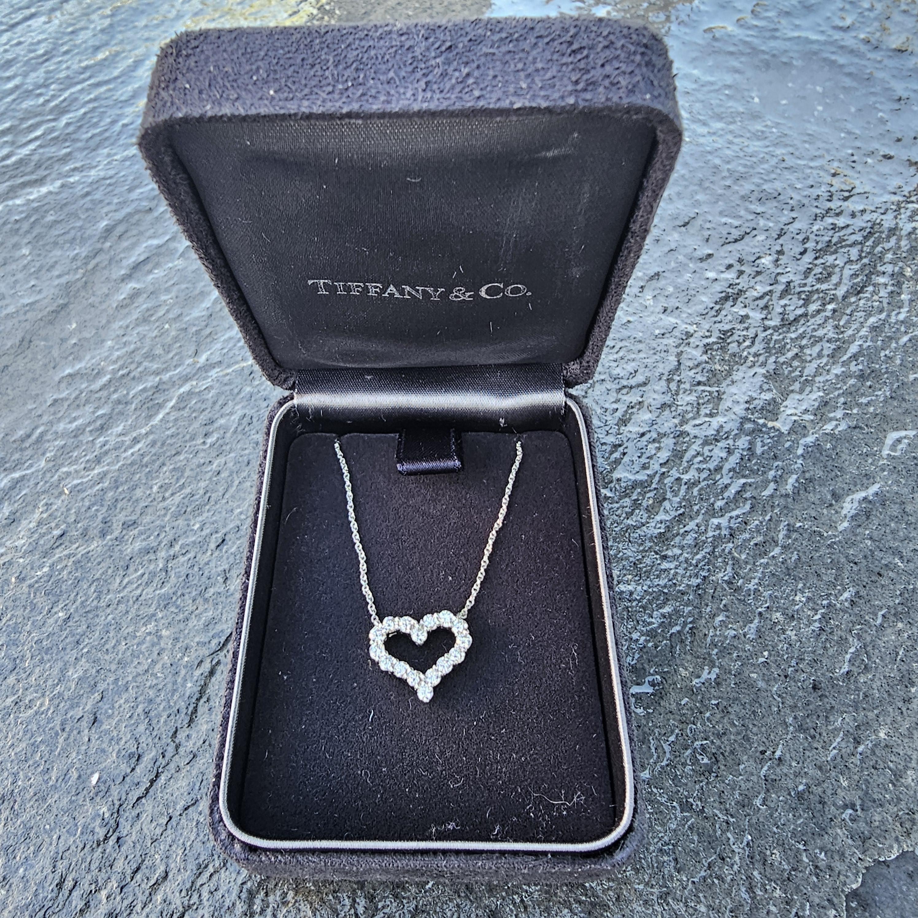 Tiffany & Co. Collier en platine avec pendentif en forme de cœur ouvert et diamant de 0,64ct 4,5g 17