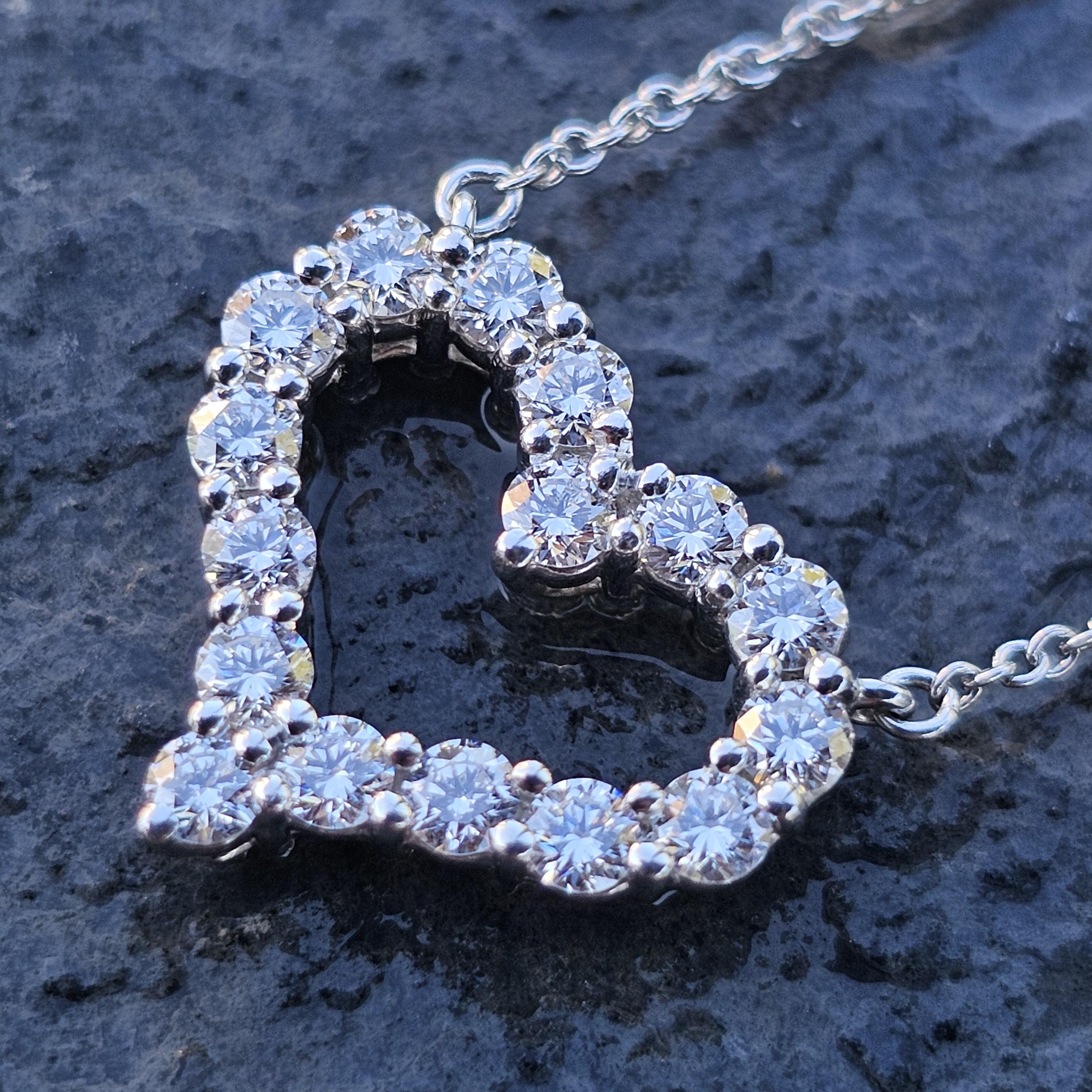 Taille ronde Tiffany & Co. Collier en platine avec pendentif en forme de cœur ouvert et diamant de 0,64ct 4,5g 17