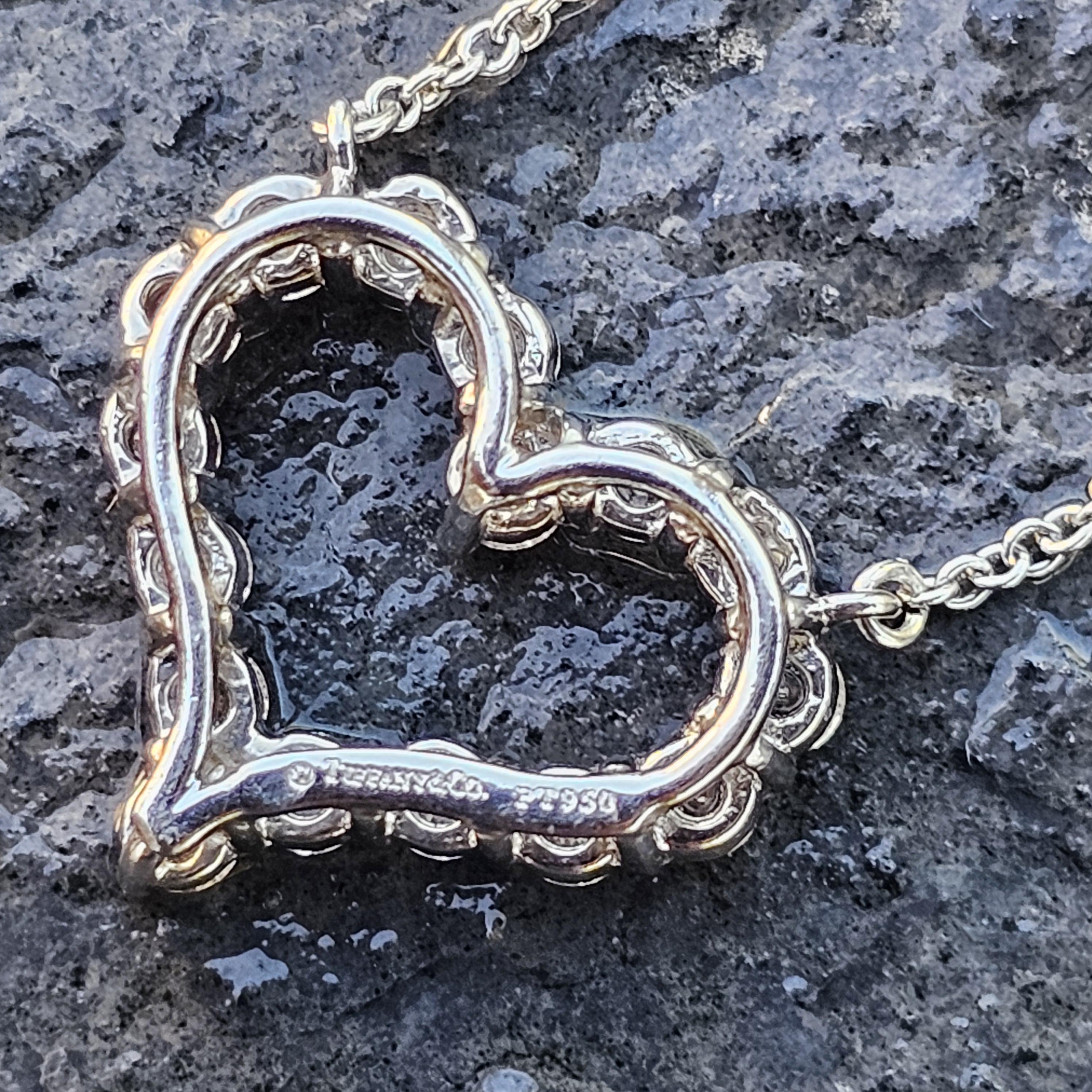 Tiffany & Co. Collier en platine avec pendentif en forme de cœur ouvert et diamant de 0,64ct 4,5g 17