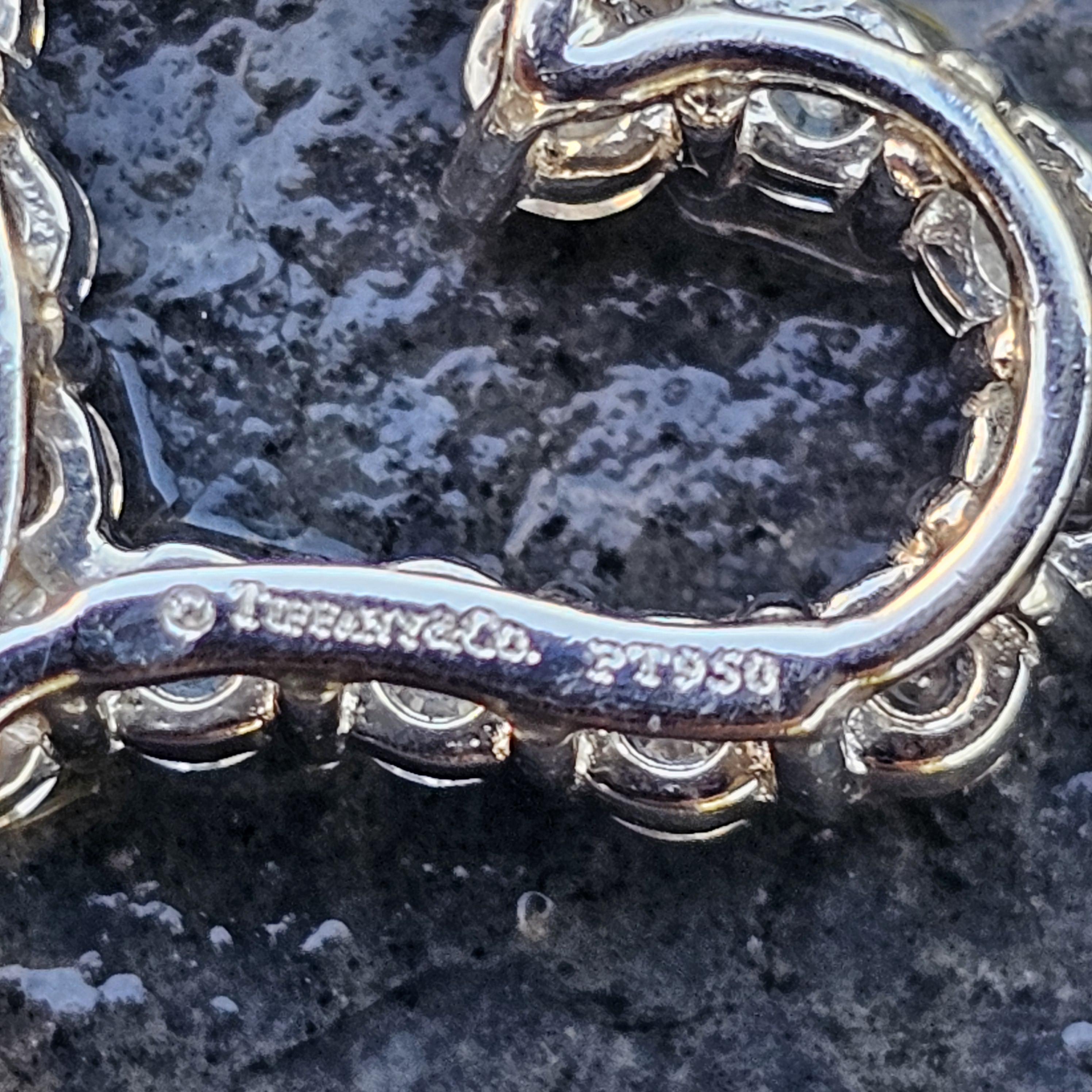 Tiffany & Co. Collier en platine avec pendentif en forme de cœur ouvert et diamant de 0,64ct 4,5g 17
